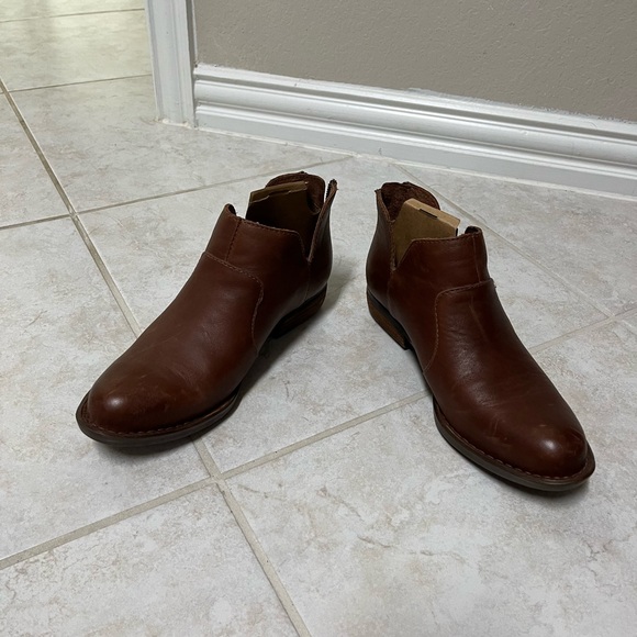 Born Chelsea boot - Picture 2 of 5